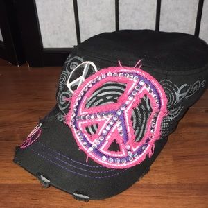 Women’s cap.